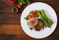  Mau Kencan Sambil Makan Steak? Yuk, datang ke Restoran Romantis Ini