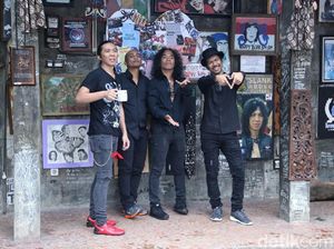 Slank Luncurkan Sepatu yang Mereka Desain Sendiri