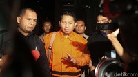 Asep Santika diduga menerima suap dari Miftahhudin (swasta/PT ASP).