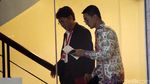 Ekspresi Zumi Zola saat Tiba di Gedung KPK