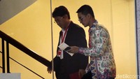 Duit yang diduga berasal dari rekanan Pemprov Jambi ini dimaksudkan agar anggota DPRD Provinsi Jambi menghadiri rapat pengesahan APBD Jambi 2018. Total ada Rp 4,7 miliar yang diamankan KPK dari jumlah yang seharusnya Rp 6 miliar.