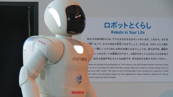 Tak hanya manusia yang pensiun setelah lama berkarir. Robot humanoid Honda Motor Asimo juga akan pensiun pada Jumat (2/4) pekan ini. Foto: Fitraya Ramadhanny