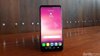 LG V30 Plus. Foto: Adi Fida Rahman/detikINET