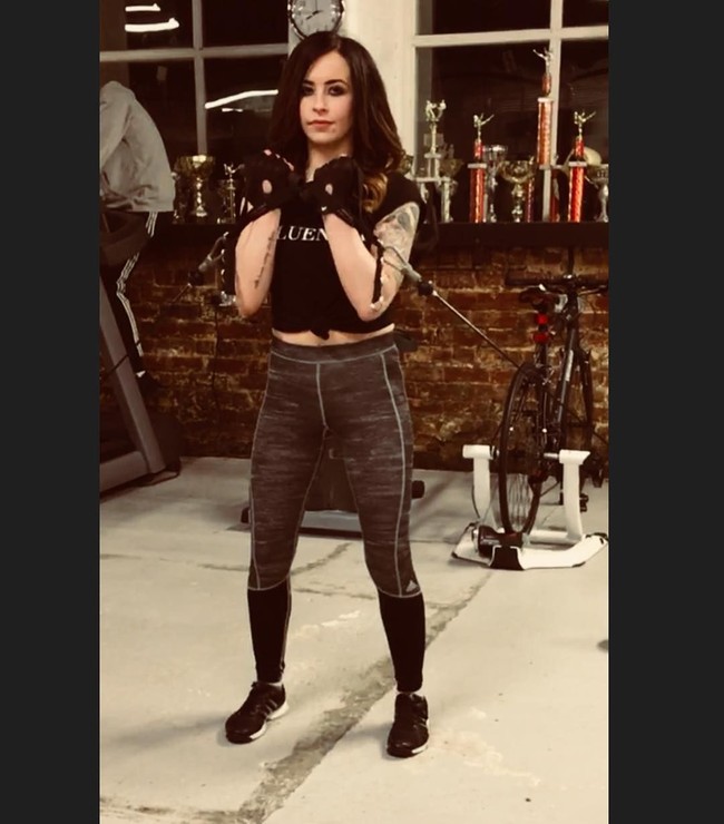 Ia mendapatkan tubuh atletisnya itu berkat rutin latihan kickboxing.  Foto: dok. Instagram