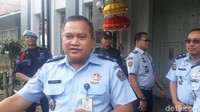 Dedi menyebut kondisi Fuad masih lemas. Dedi menegaskan, selama menjalani proses pemeriksaan di rumah sakit, Fuad tetap dalam pengawalan petugas Lapas Sukamiskin yang berpakaian preman. (Foto: Dony Indra Ramadhan/detikcom)