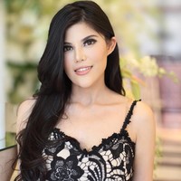 Selain sebagai bos perusahaan es krim Haagen Dazs Indonesia, ia juga memiliki beberapa bisnis fashion di antaranya Dignity Woman. Foto: Instagram