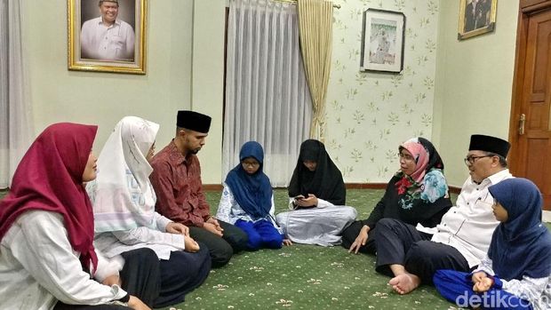 Momen Salat dan Doa Terakhir Wakil Wali Kota Oded di Rumah Dinas