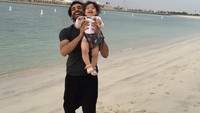 Bisa jadi, meresapi suasana pantai dan memandangi lautan jadi cara Salah untuk menyegarkan pikiran (mosalah22/Instagram)