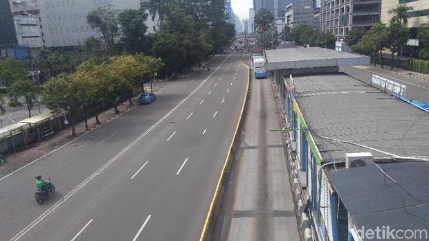Lalu lintas di Jalan Jenderal Sudirman lancar saat libur Imlek 2018