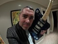 Kenangan Mereka Soal Gitar Gibson yang Mau Bangkrut