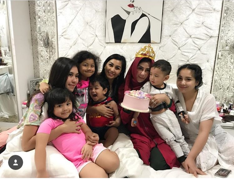 Kompak Banget Nih Rafathar dan Sepupu-sepupunya Kompak Banget Nih Rafathar dan Sepupu-sepupunya