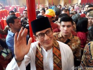 Sambangi Petak Sembilan, Sandiaga Ucapkan Selamat Lebaran Imlek