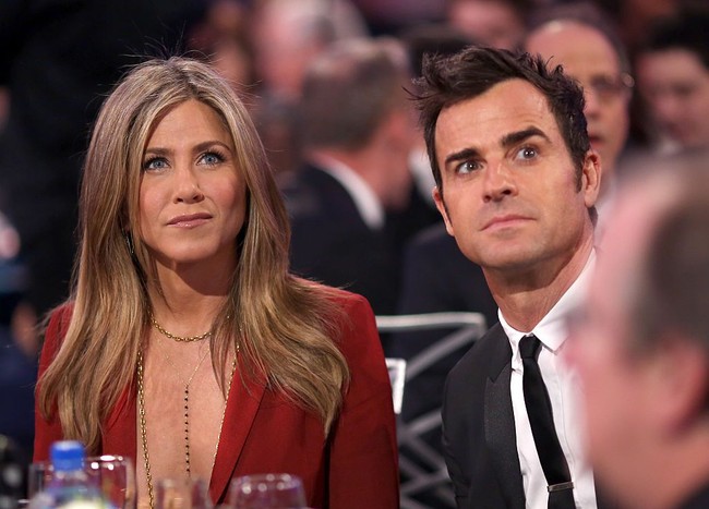 Jennifer Aniston dan Justin Theroux terakhir kali terlihat bersama di depan publik pada Juli 2017, saat peresmian aktor Jason Bateman yang masuk dalam daftar Hollywood Walk of Fame. Foto: Dok. Getty Images