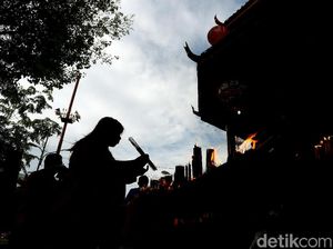 Pengeluh Volume Azan Dibui 18 Bulan, Bagaimana Perusak Vihara?