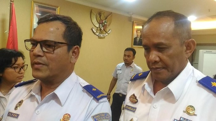 Direktur Jenderal Perkeretaapian Kemenhub Zulfikri dan Direktur Keselamatan Kemenhub Edi Nursalam