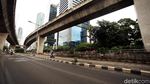 Foto: Jalan Lengang Hingga Cuaca Mendung Menyelimuti Kota Jakarta