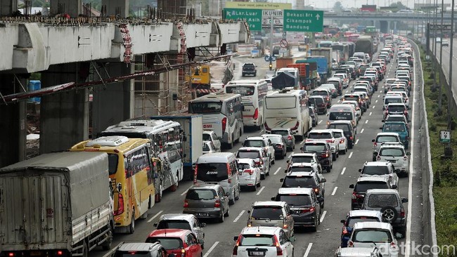 Mencermati Penyebab Kemacetan Tol Jakarta-Cikampek