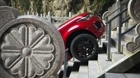 Sebanyak 99 tikungan yang memusingkan dan 999 anak tangga dengan kemiringan ekstrem tidak menghentikan Range Rover Sport PHEV untuk mencapai salah satu landmark paling terkenal di China. Foto: Land Rover