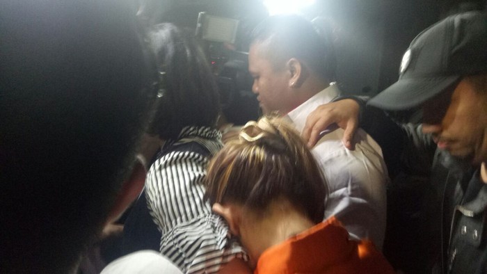 Malam-malam Selesai Diperiksa, Roro Fitria Kembali ke Tahanan