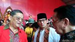 Momen Sandiaga Ucapkan Selamat Lebaran Imlek di Petak Sembilan