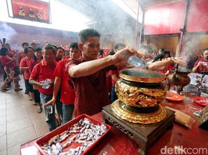 Harapan Warga Tionghoa di Vihara Petak Sembilan: Damai di Mana Pun