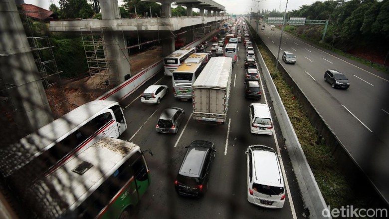 Anggota DPR Kritik Rencana Ganjil-Genap di Tol Bekasi Anggota DPR Kritik Rencana Ganjil-Genap di Tol Bekasi