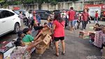 Foto: Berbagi Angpao Saat Imlek di Vihara Bahtera Bhakti Ancol