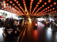 Cantiknya Ribuan Lampion Sambut Tahun Baru Imlek di Solo