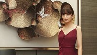 Yang pertama ada Chelsea Olivia dengan dress merahnya. Foto: Instagram