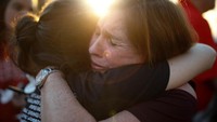 Penembakan sadis yang menewaskan 17 orang ini dilakukan oleh Nikolas Cruz (19) yang dikenal sebagai siswa bermasalah. Dia melepas tembakan membabi-buta di Marjory Stoneman Douglas High School di Parkland, Florida pada Rabu (14/2) waktu setempat