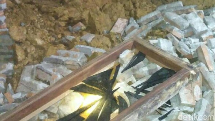 Longsor Terjang Rumah Warga di Purworejo