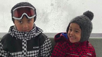 Gantengnya Kana dan Magali, Anak Marcella Zalianty dan Ananda Mikola