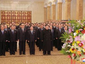 Momen Peringatan Kelahiran Mendiang Ayah Kim Jong Un