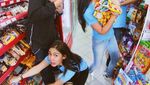 Lihat Cantiknya Pose Vanesha Milea Saat Sedang Menyeruput Teh dan Jus