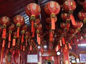Serba Merah, Ini Wajah Glodok Saat Imlek