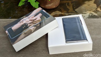 Unit yang mampir ke redaksi detikINET adalah versi steel. Foto: Adi Fida Rahman/detikINET