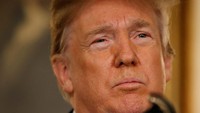 Kita berkomitmen untuk bekerja bersama pemimpin lokal dan negara bagian untuk membantu mengamankan sekolah-sekolah kita dan menangkal isu-isu sulit soal kesehatan mental, kata Trump.