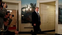 Sehari setelah perdebatan soal pembatasan senjata api marak di AS, Trump memberikan pernyataan lengkap menanggapi penembakan brutal di Florida. Trump berjanji akan membuat sekolah lebih aman dan mengatasi penyakit mental.