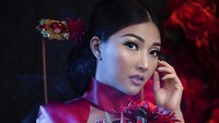 Tidak ketinggalan Sarwendah yang bahkan melakukan sesi pemotretan untuk Imlek 2018. Foto: Instagram