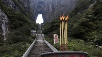 Anak tangga menuju Gerbang Surga di China. Foto: Land Rover