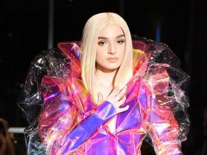 OMG! Wig Khusus untuk Area Intim Dipamerkan di New York Fashion Week
