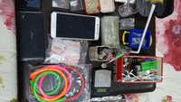 Dari penangkapan di rumah Dhawiya di kawasan Cawang, Jakarta Timur, polisi menemukan sejumlah barang bukti sabu. Dari tangan Dhawiya, polisi mengamankan sabu seberat 0,45 gram yang disimpan di dalam dompet dan 0,49 gram sabu yang sedang digunakan bersama. Foto: Istimewa