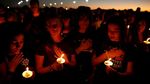 Lilin dan Bunga untuk 17 Korban Penembakan Massal di Florida