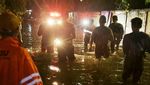 Aksi Anies Tinjau Lokasi Banjir di Cakung Jaktim
