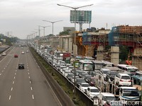 Mencermati Penyebab Kemacetan Tol Jakarta-Cikampek