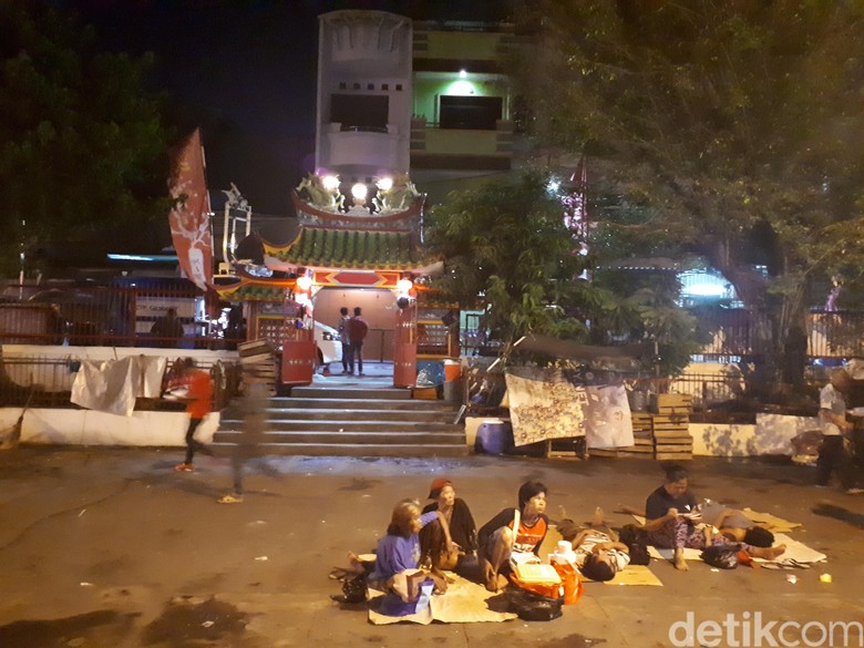 Pengemis Mulai Tinggalkan Wihara Dharma Bakti Jakarta