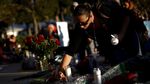 Lilin dan Bunga untuk 17 Korban Penembakan Massal di Florida