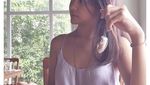 Lihat Cantiknya Pose Vanesha Milea Saat Sedang Menyeruput Teh dan Jus