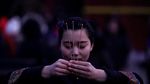 Imlek di China, Warga Berbondong-bondong Berdoa di Kuil