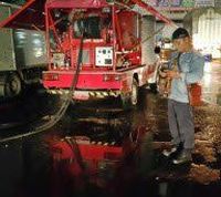 Air Disedot, Banjir di Jl Boulevard Kelapa Gading Surut